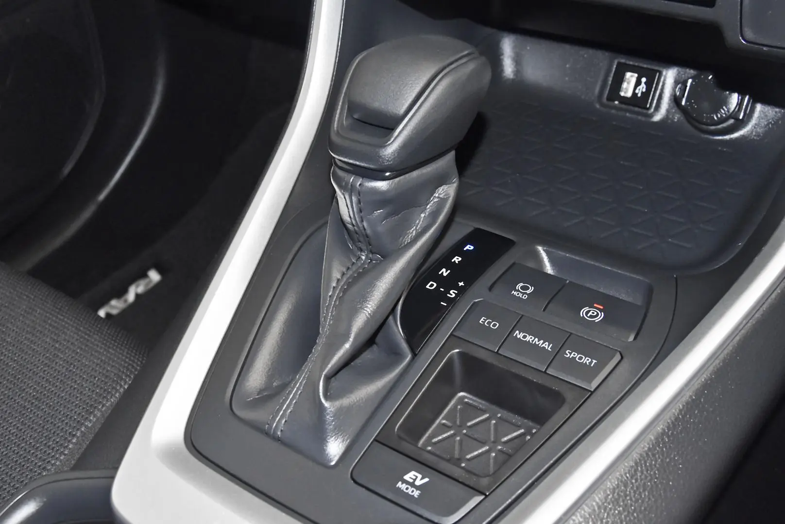 2024 Toyota RAV4 Gallery Image 14