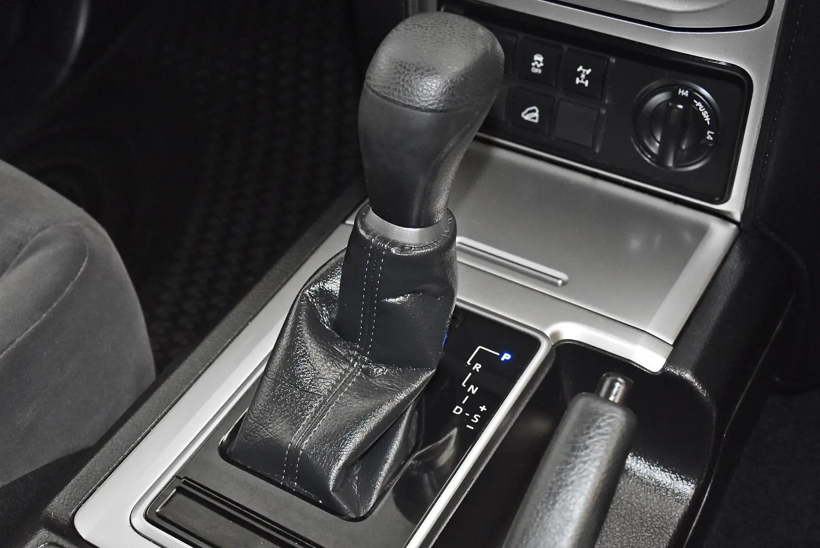2023 Toyota Landcruiser Prado Gallery Image 12