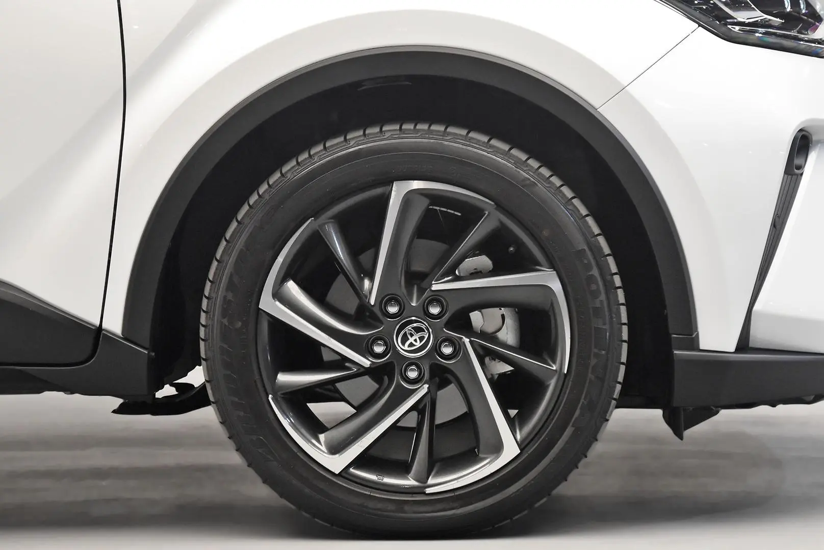 2023 Toyota C-HR Gallery Image 23