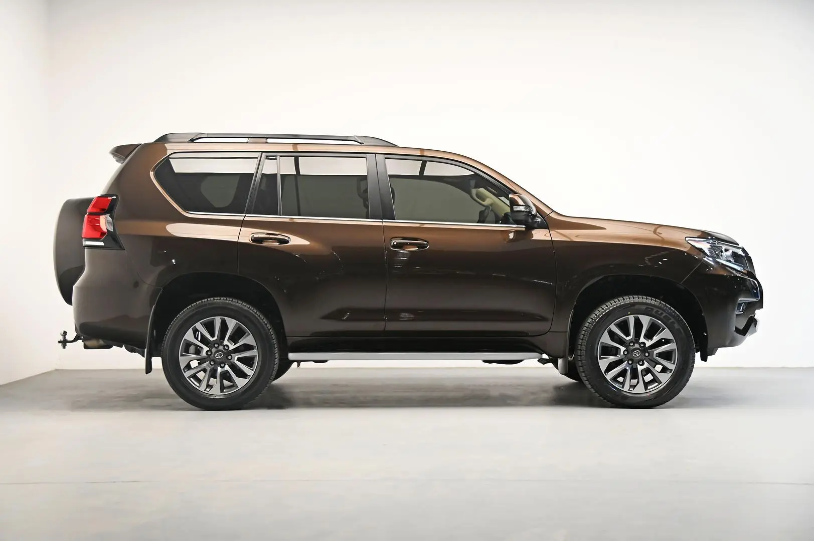 2021 Toyota Landcruiser Prado Image 3