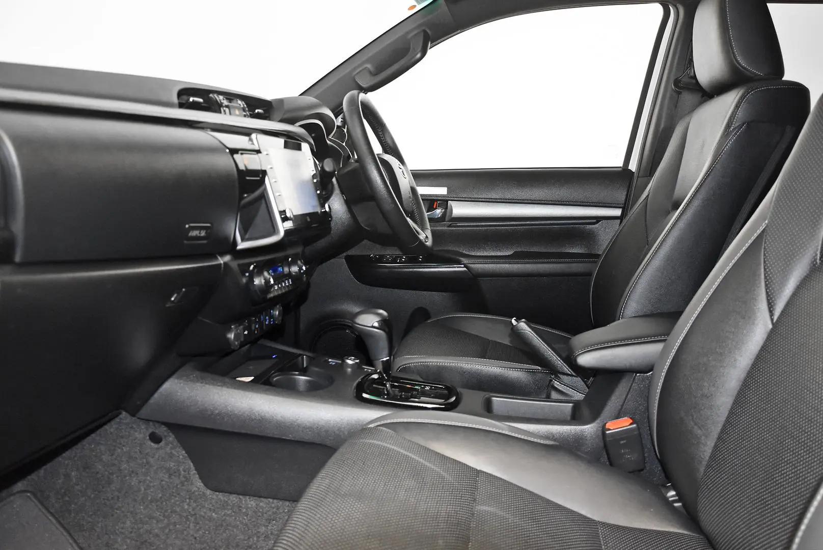 2024 Toyota Hilux Gallery Image 18