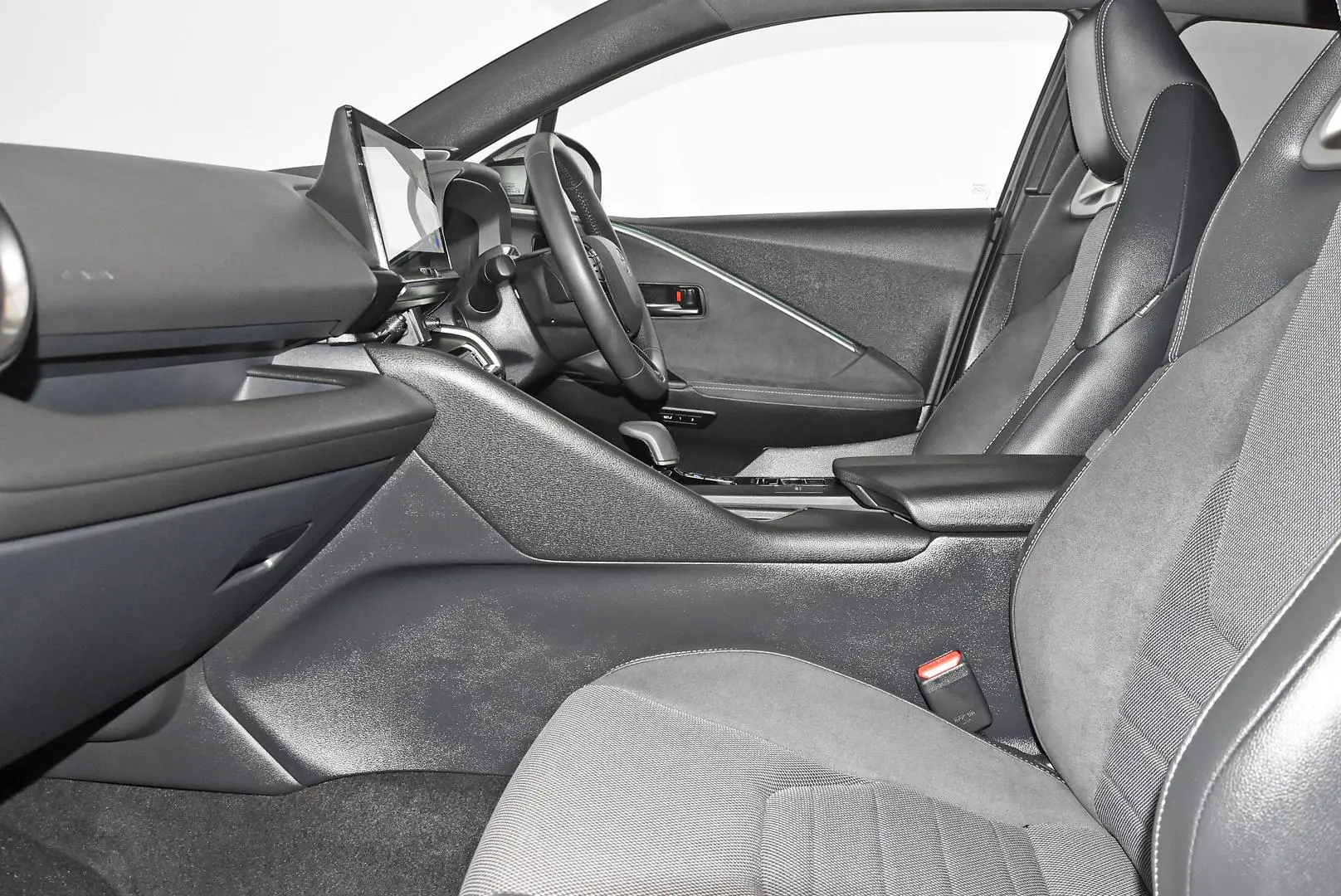 2024 Toyota C-HR Gallery Image 18