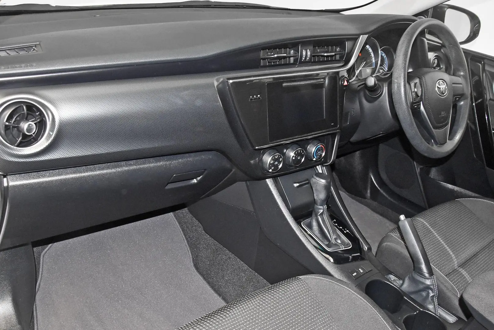 2015 Toyota Corolla Gallery Image 16