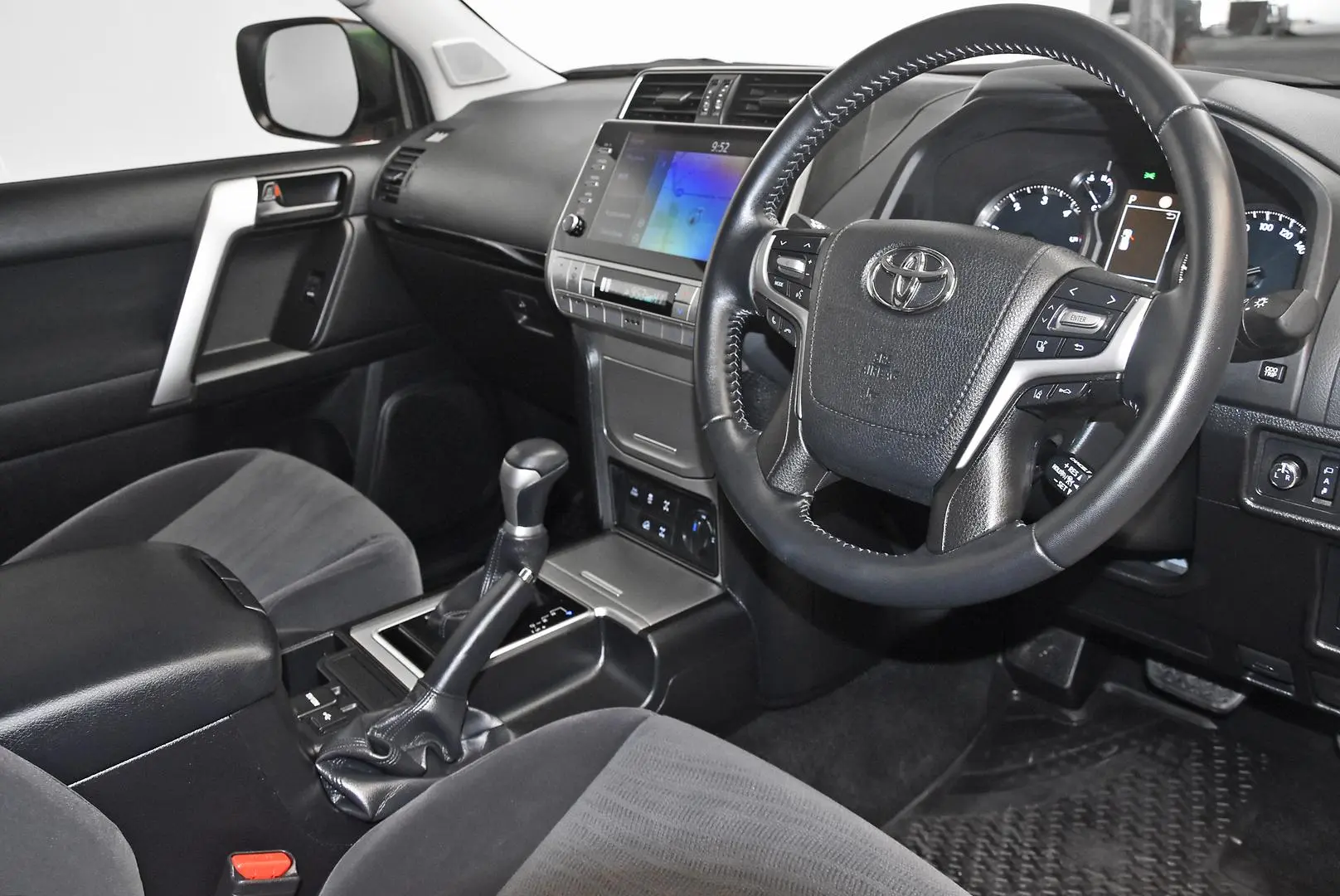 2022 Toyota Landcruiser Prado Gallery Image 7