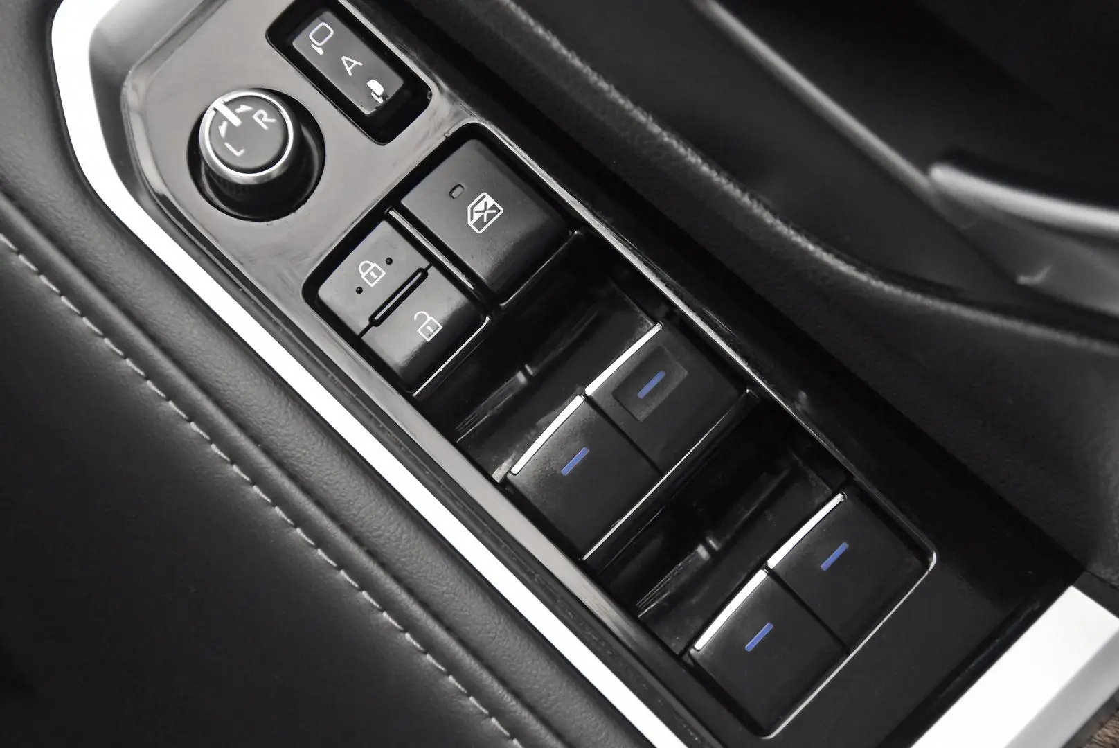 2022 Toyota Landcruiser Gallery Image 8