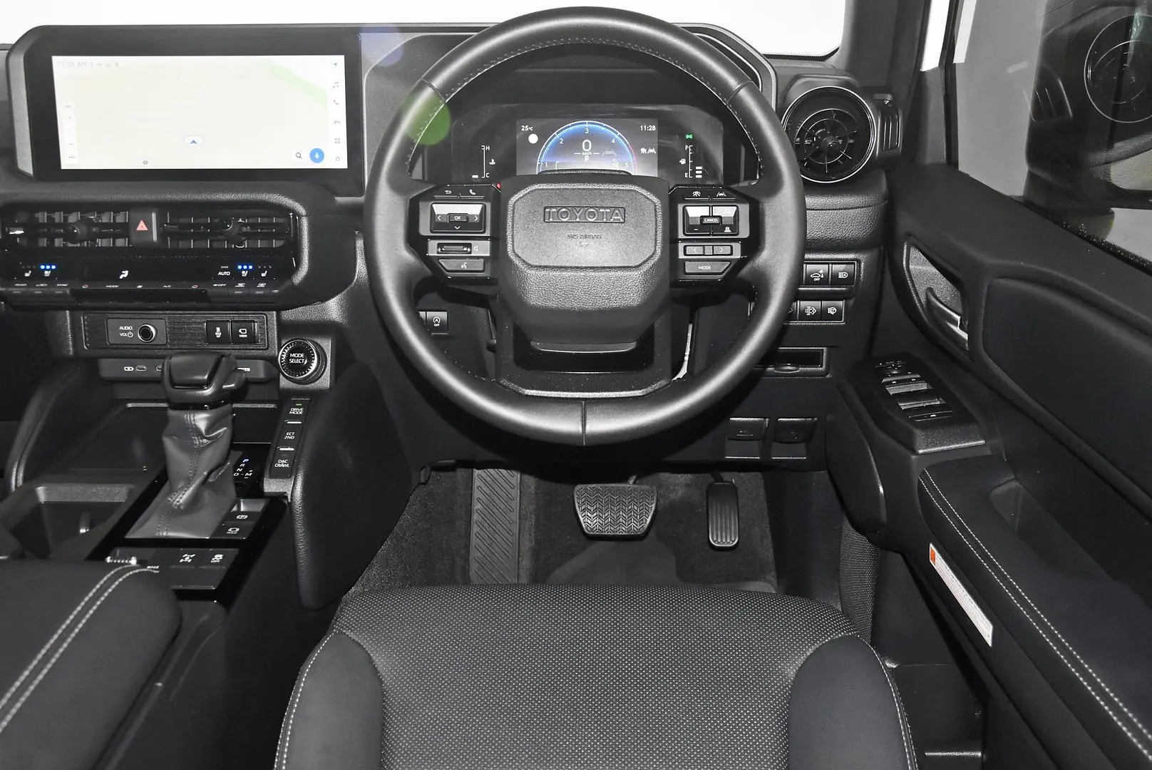 2025 Toyota Landcruiser Prado Gallery Image 15