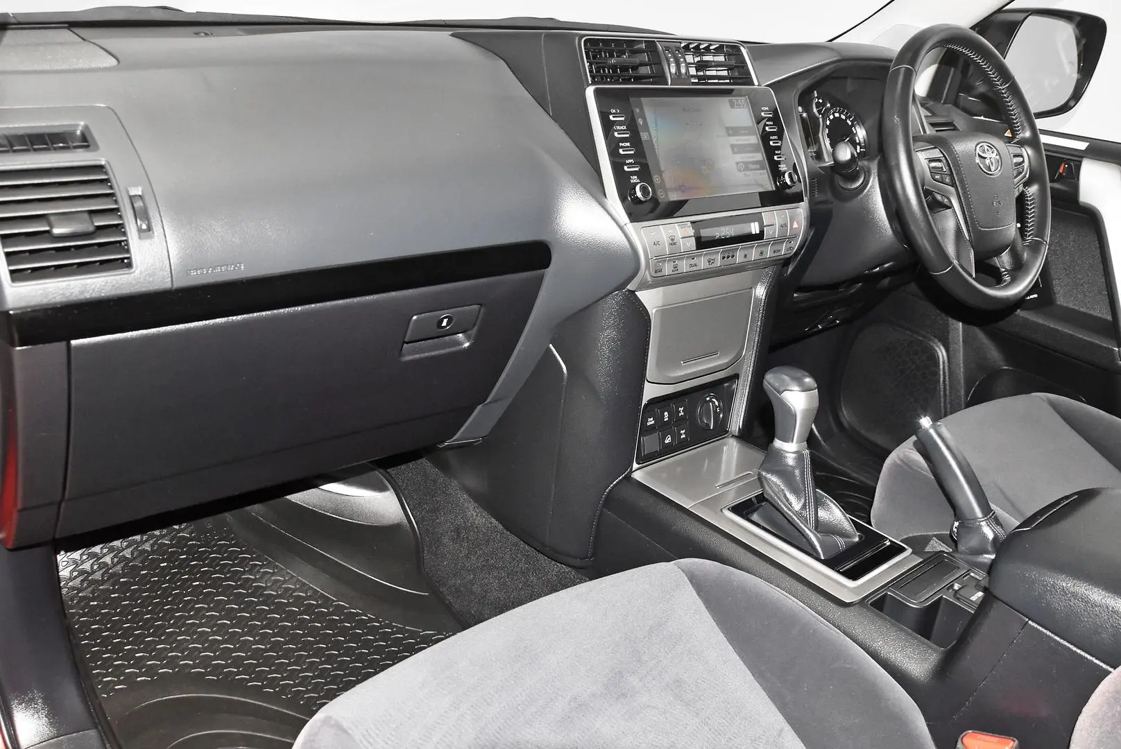 2023 Toyota Landcruiser Prado Gallery Image 15