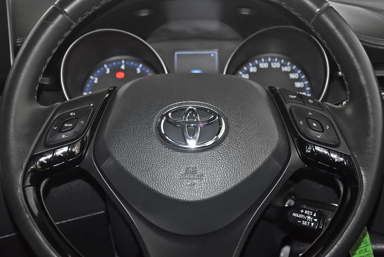 2019 Toyota C-HR Gallery Image 15