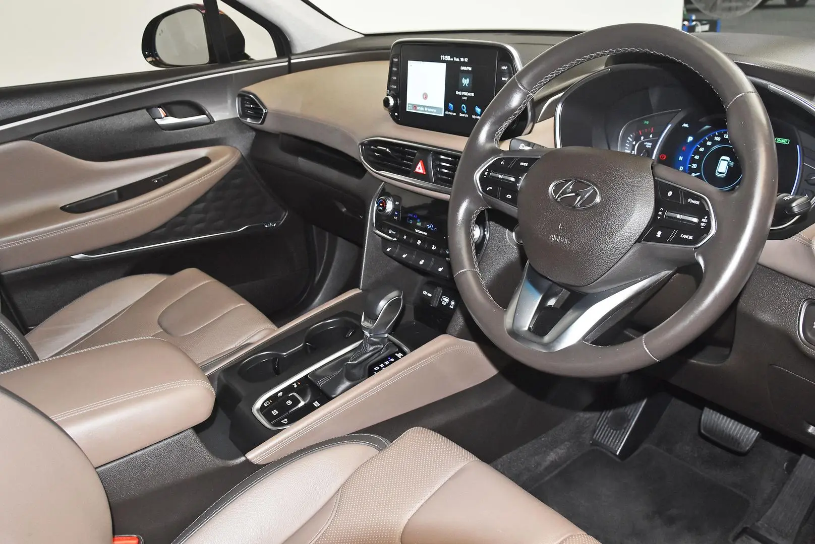 2018 Hyundai Santa Fe Gallery Image 8