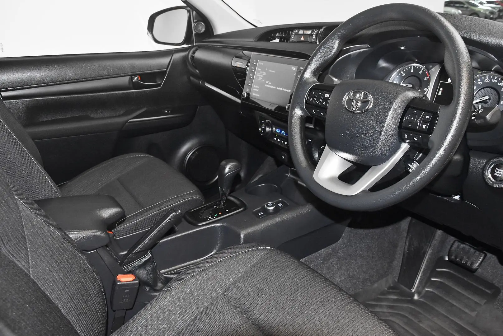 2025 Toyota Hilux Gallery Image 8