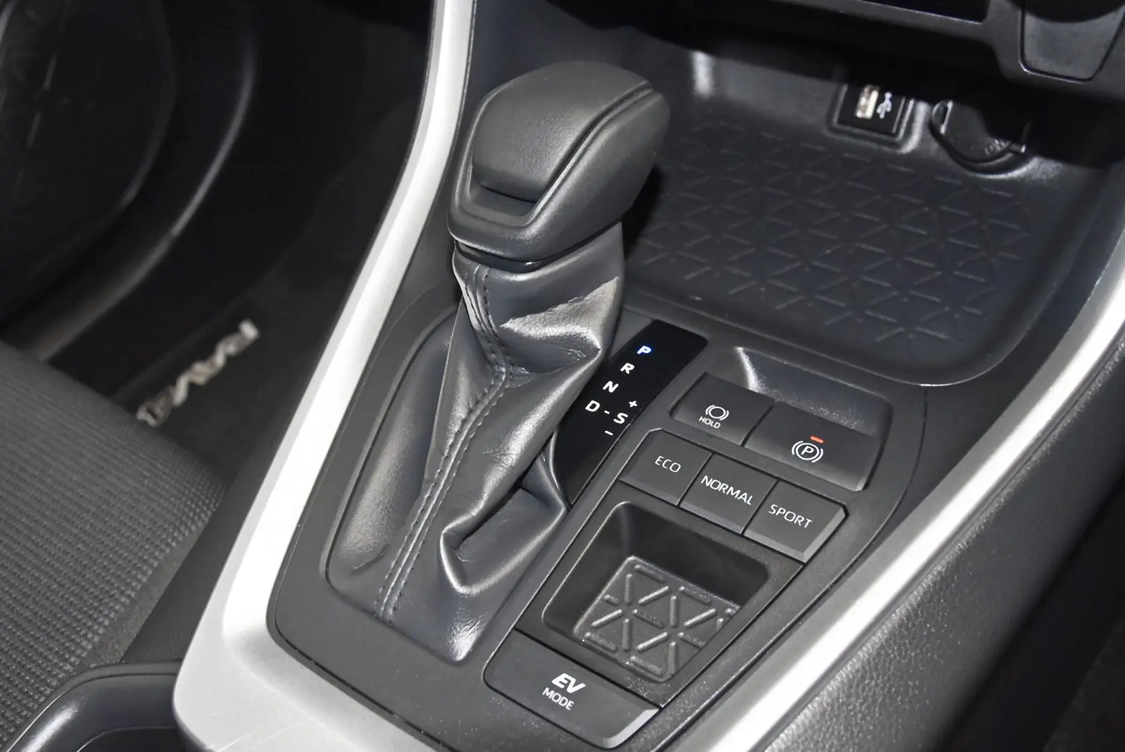 2025 Toyota RAV4 Gallery Image 14