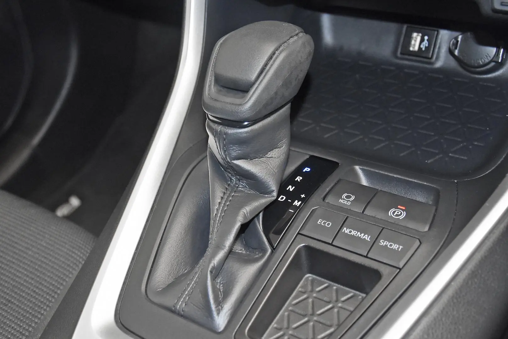 2024 Toyota RAV4 Gallery Image 13