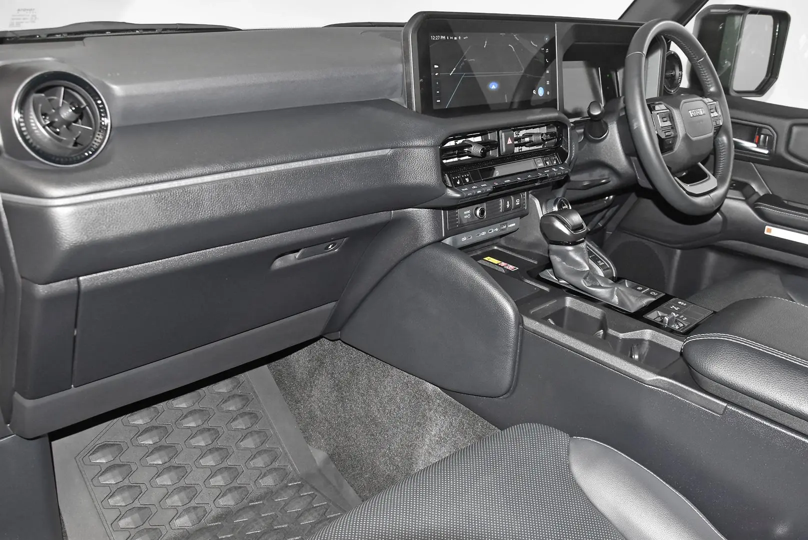 2024 Toyota Landcruiser Prado Gallery Image 17