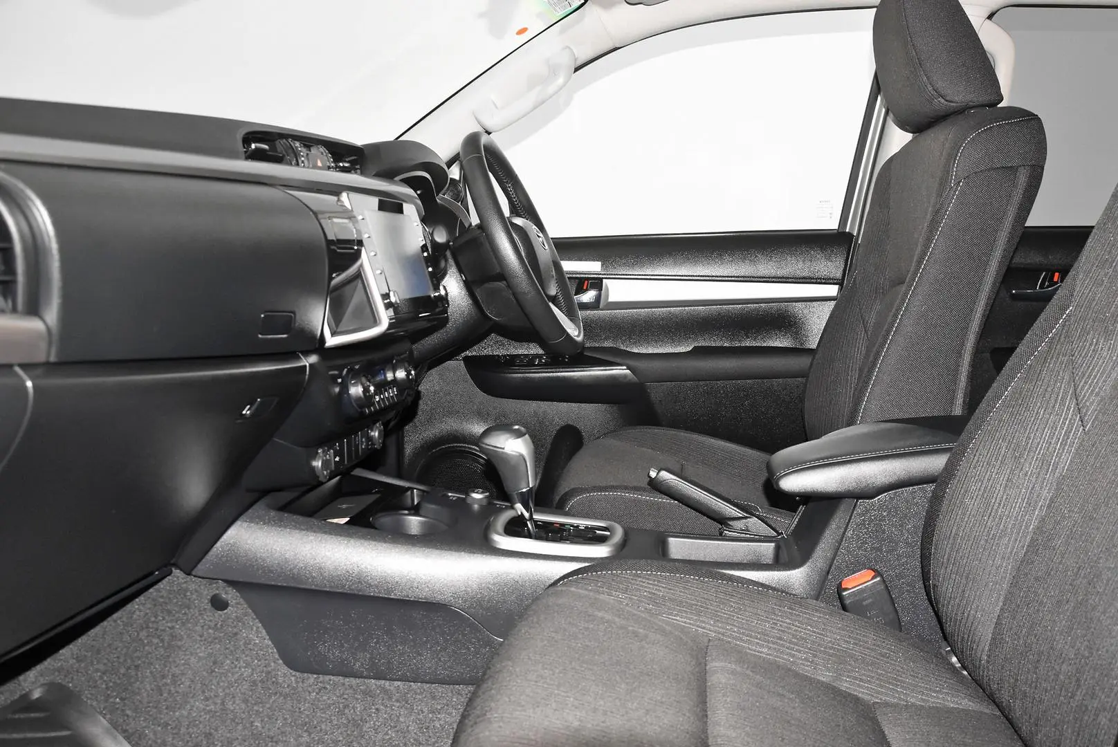 2025 Toyota Hilux Gallery Image 18