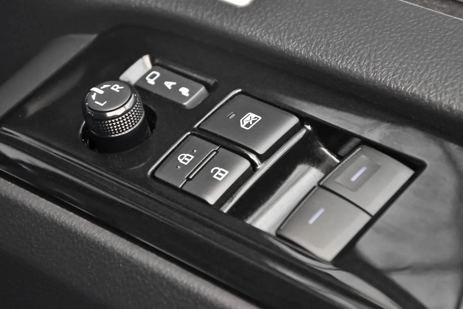 2024 Toyota Granvia Gallery Image 9
