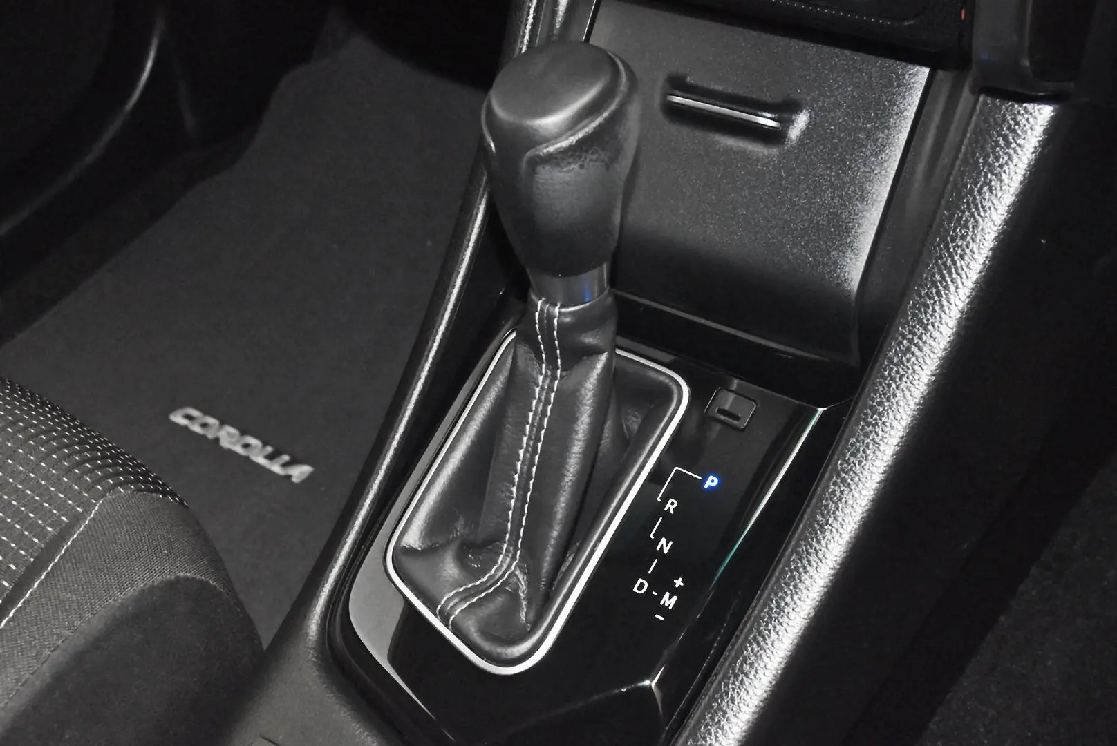 2015 Toyota Corolla Gallery Image 13