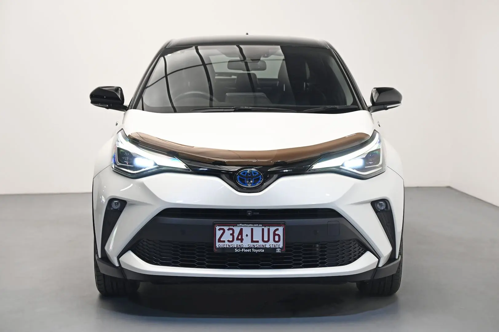 2019 Toyota C-Hr Gallery Image 2