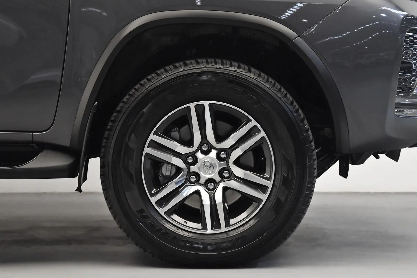 2022 Toyota Fortuner Gallery Image 4