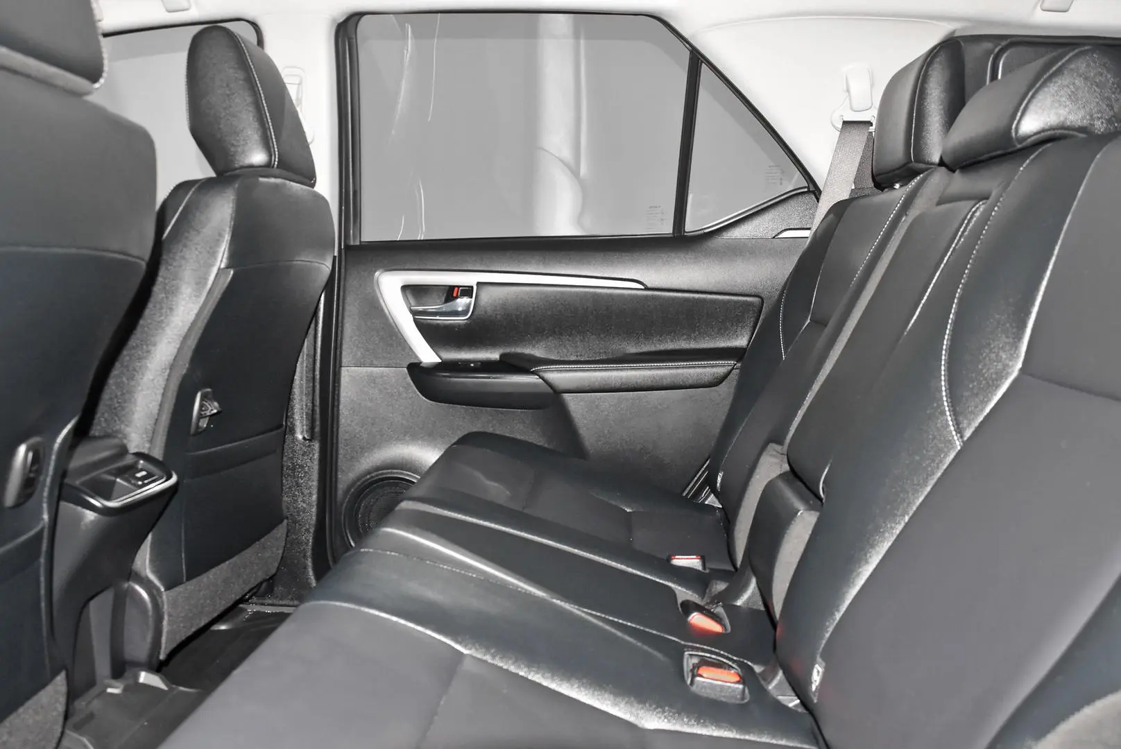 2022 Toyota Fortuner Gallery Image 16