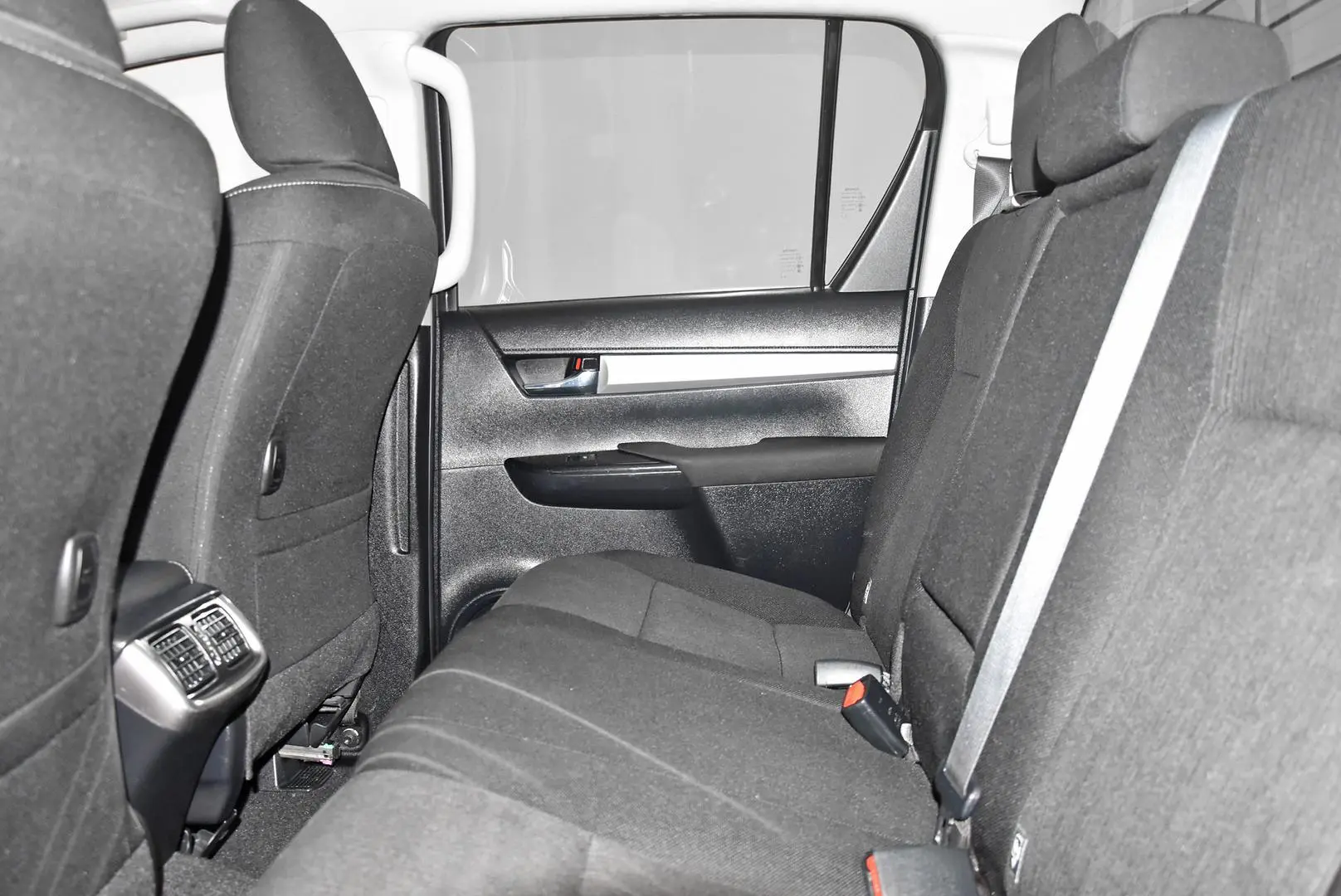 2019 Toyota Hilux Gallery Image 18