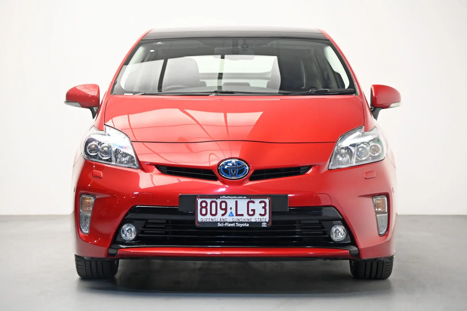 2015 Toyota Prius Image 2