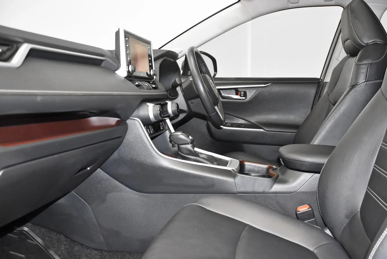 2019 Toyota RAV4 Gallery Image 18