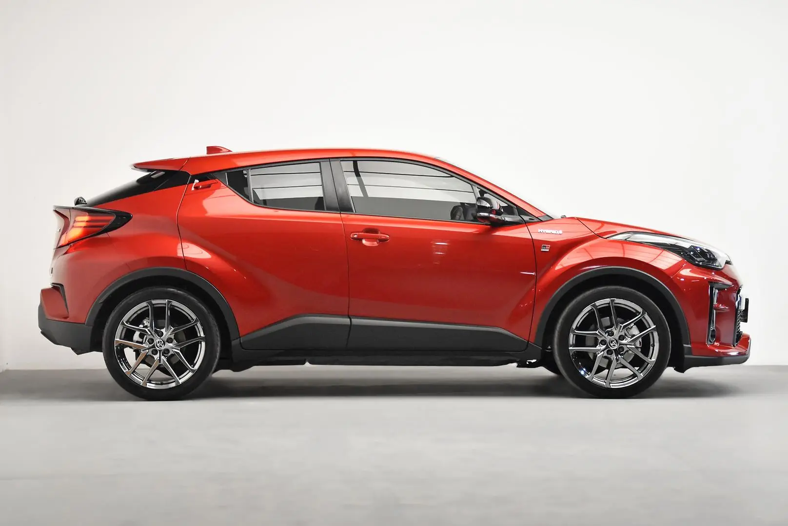 2021 Toyota C-HR Gallery Image 3