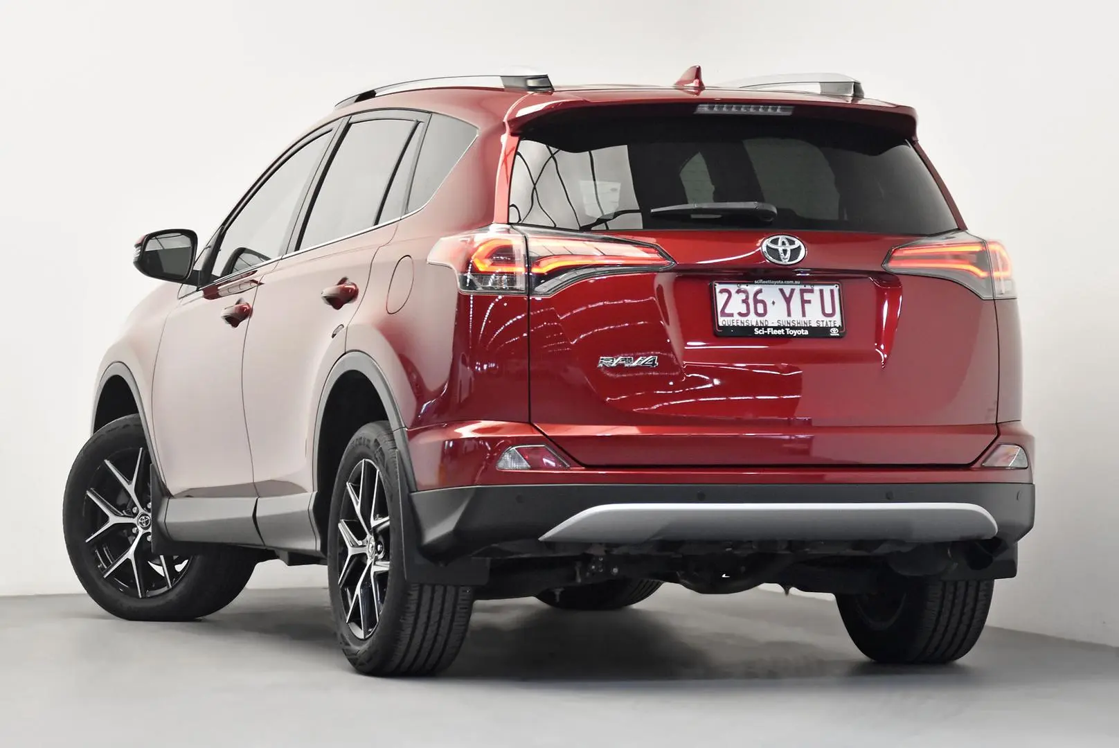 2018 Toyota RAV4 Gallery Image 5