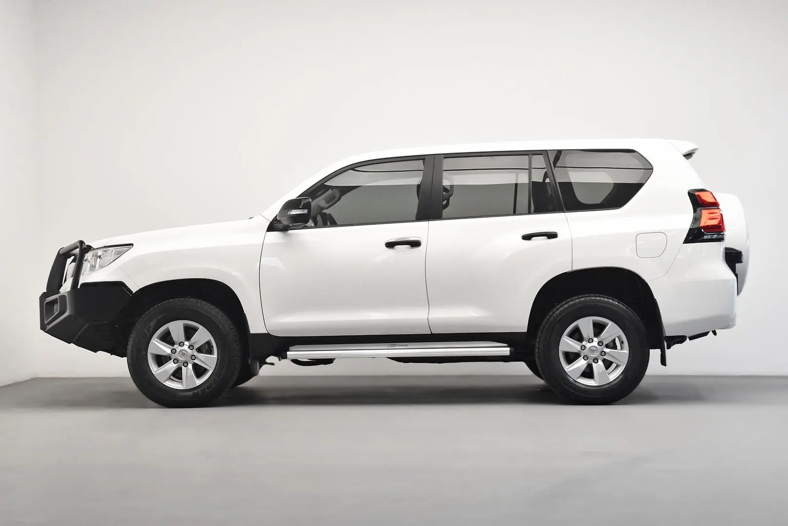 2021 Toyota Landcruiser Prado Gallery Image 4