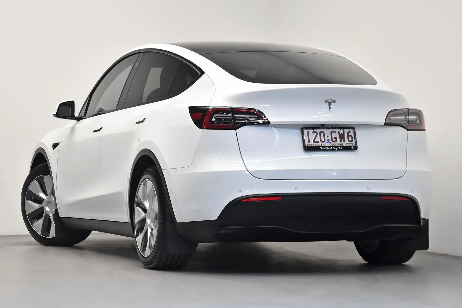 2023 Tesla Model Y Gallery Image 6
