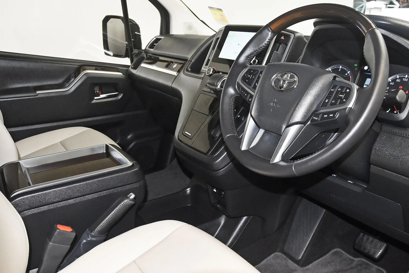 2025 Toyota Granvia Gallery Image 8