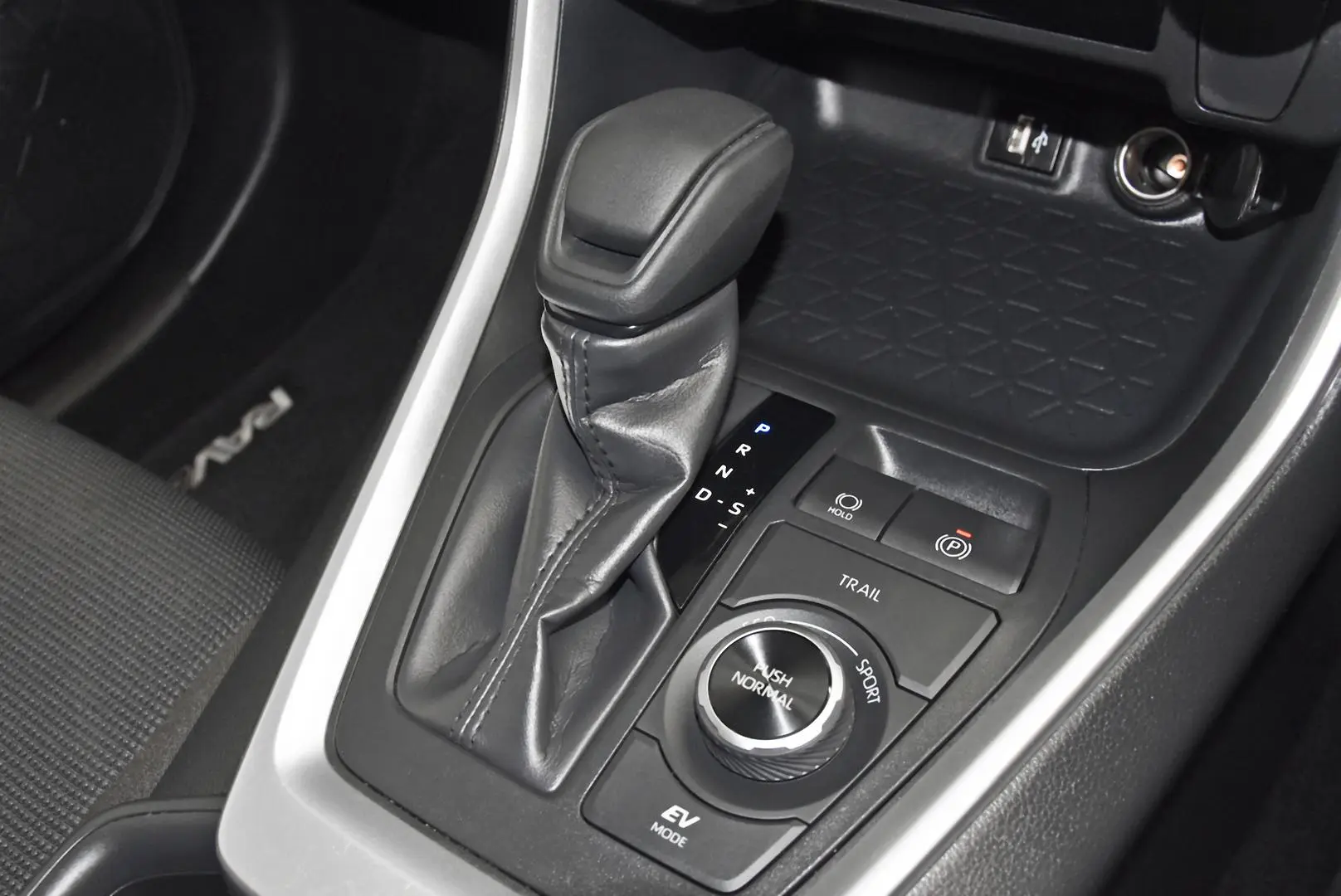 2025 Toyota RAV4 Gallery Image 14