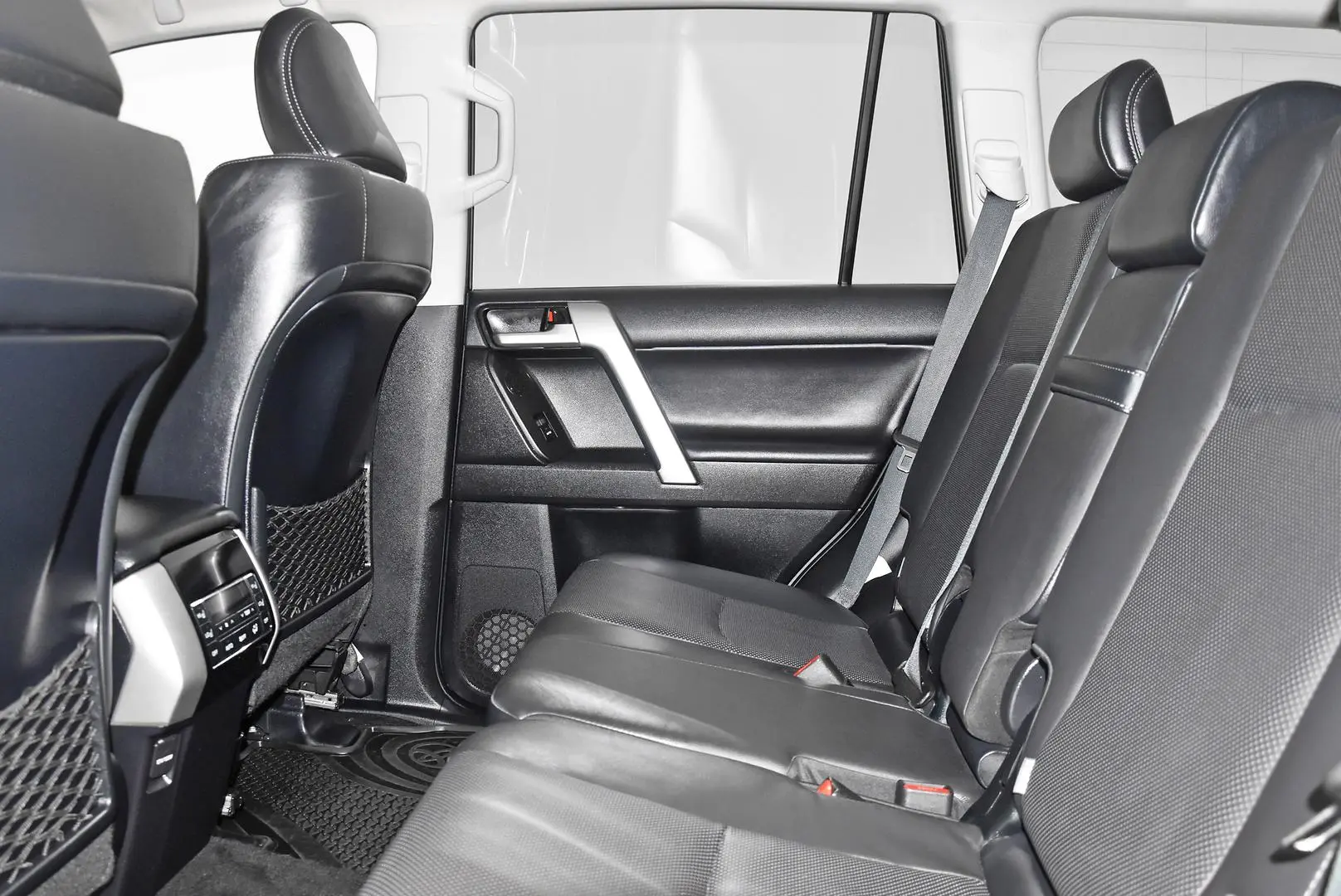 2023 Toyota Landcruiser Prado Gallery Image 17