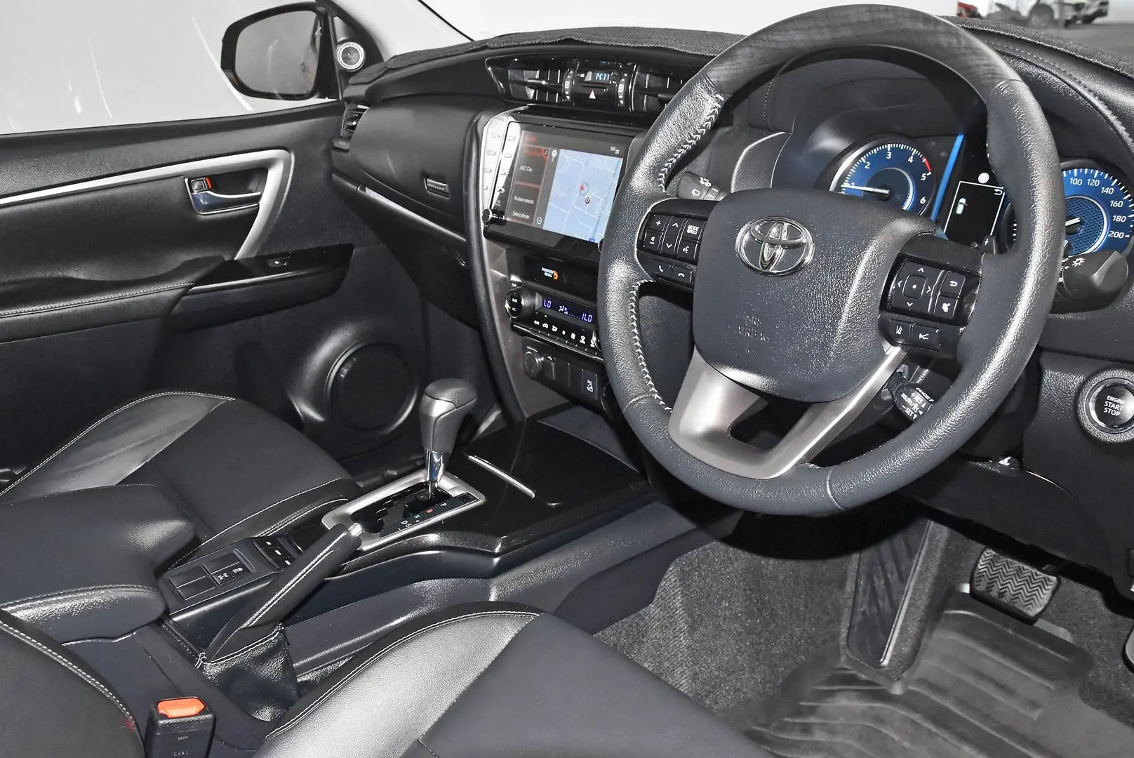 2022 Toyota Fortuner Gallery Image 6