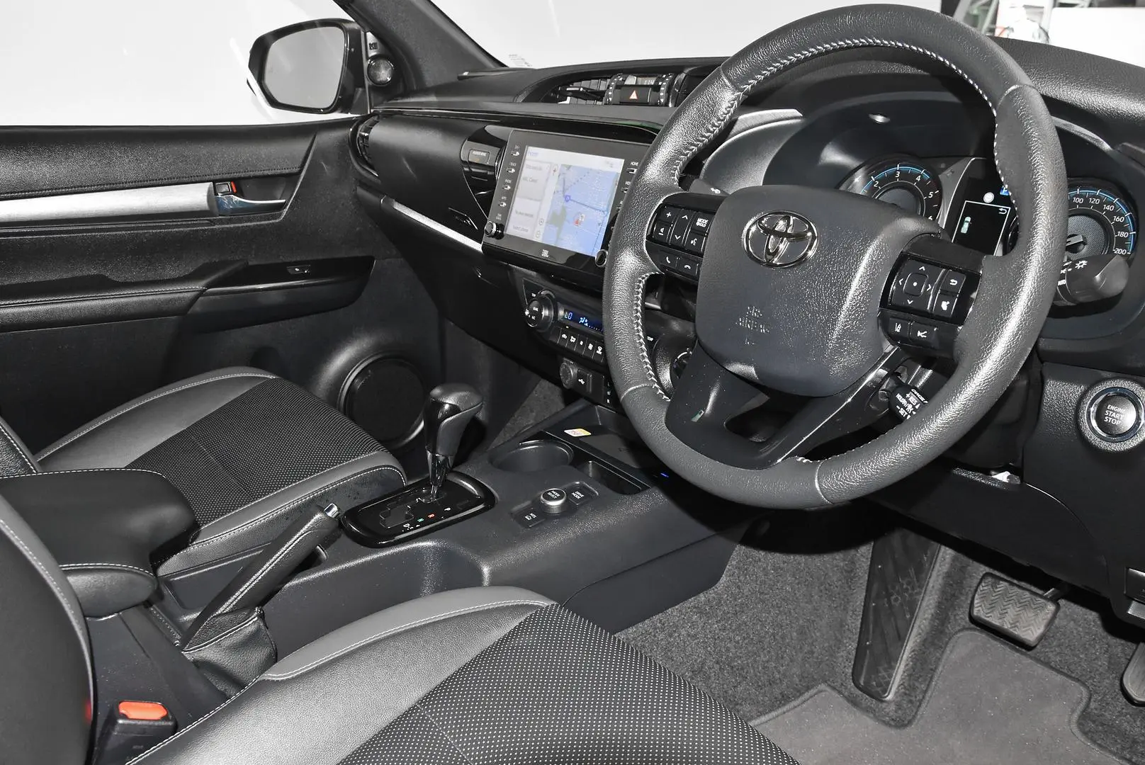 2024 Toyota Hilux Gallery Image 8