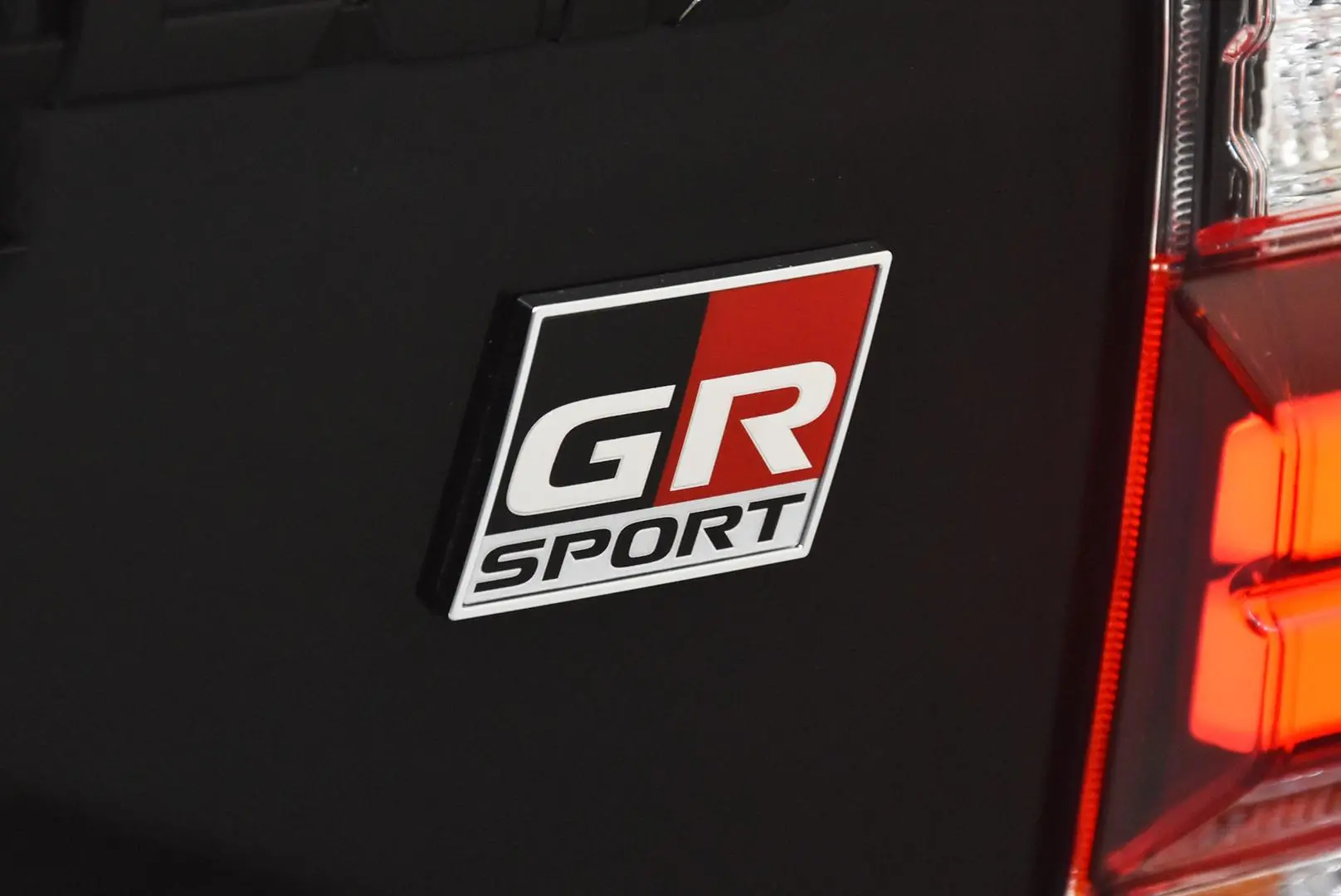 2024 Toyota Hilux Gallery Image 8