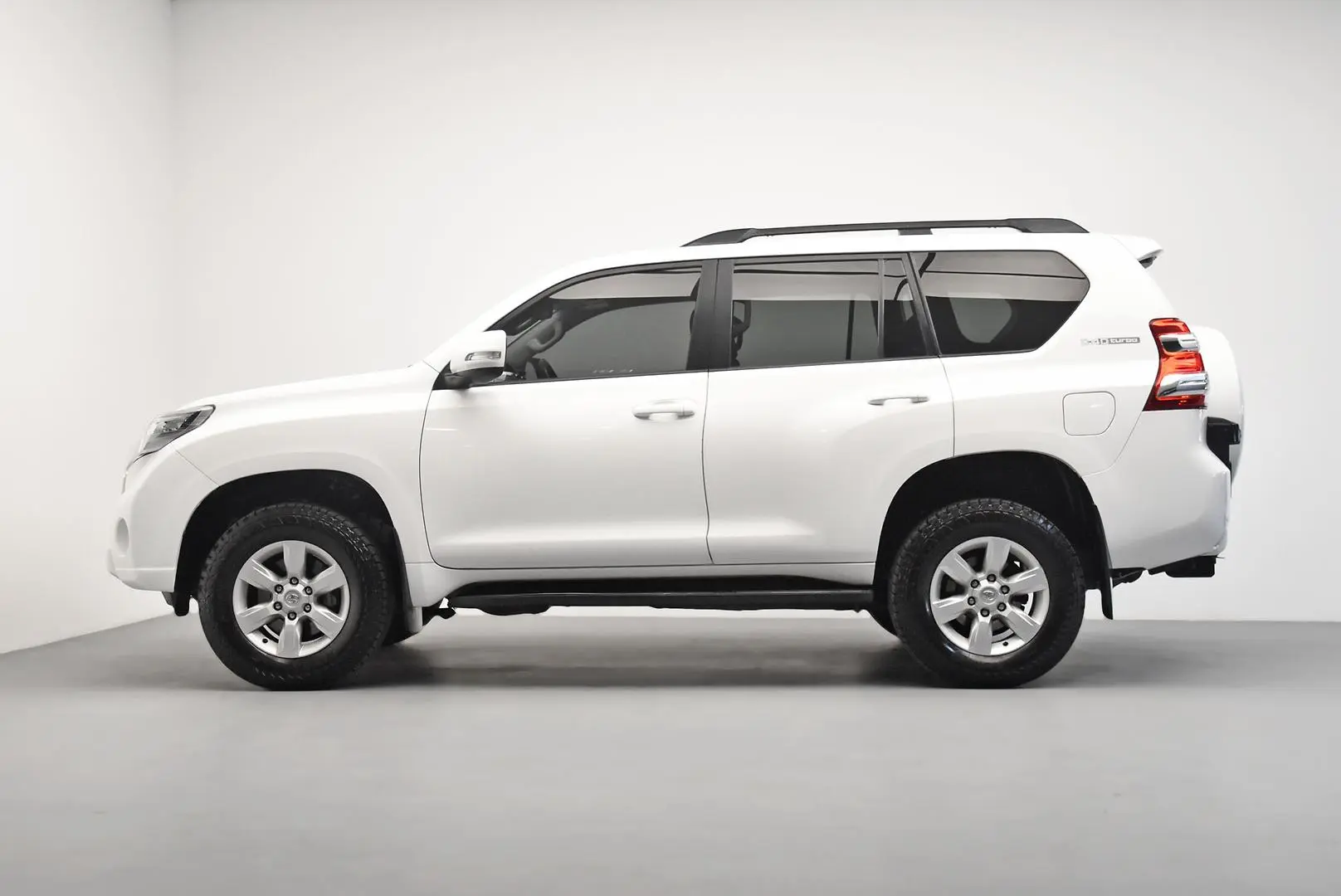 2014 Toyota Landcruiser Prado Gallery Image 4