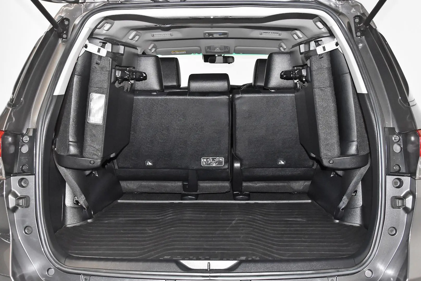 2022 Toyota Fortuner Gallery Image 15