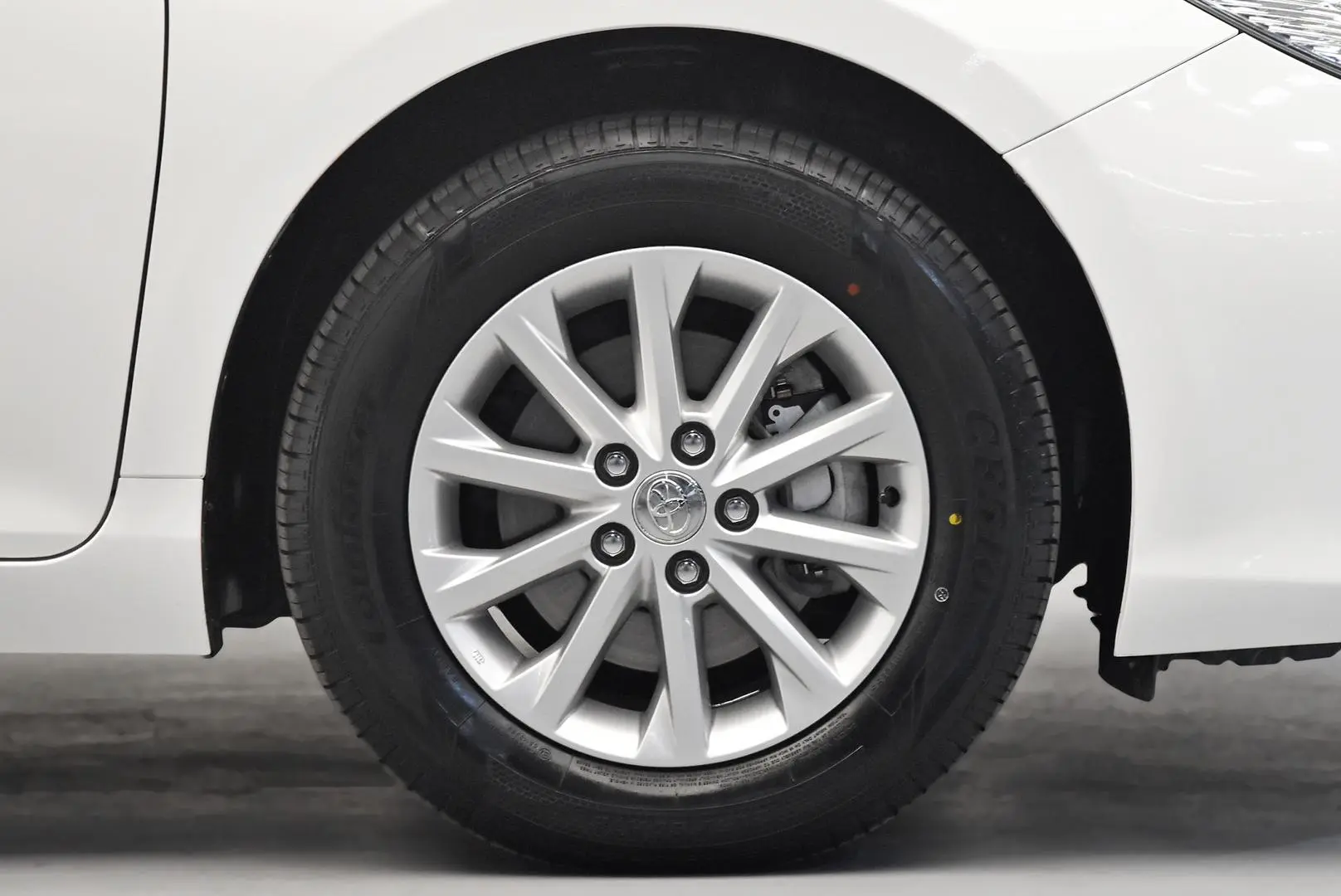 2017 Toyota Camry Gallery Image 23