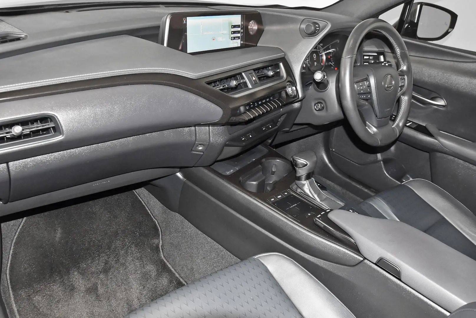 2019 Lexus UX Gallery Image 16