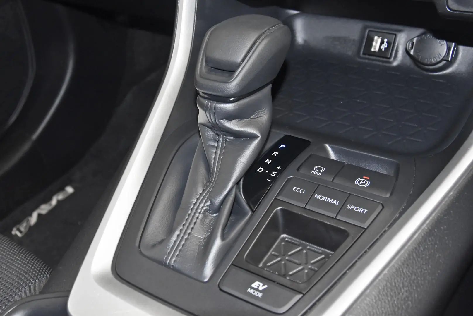 2024 Toyota RAV4 Gallery Image 14