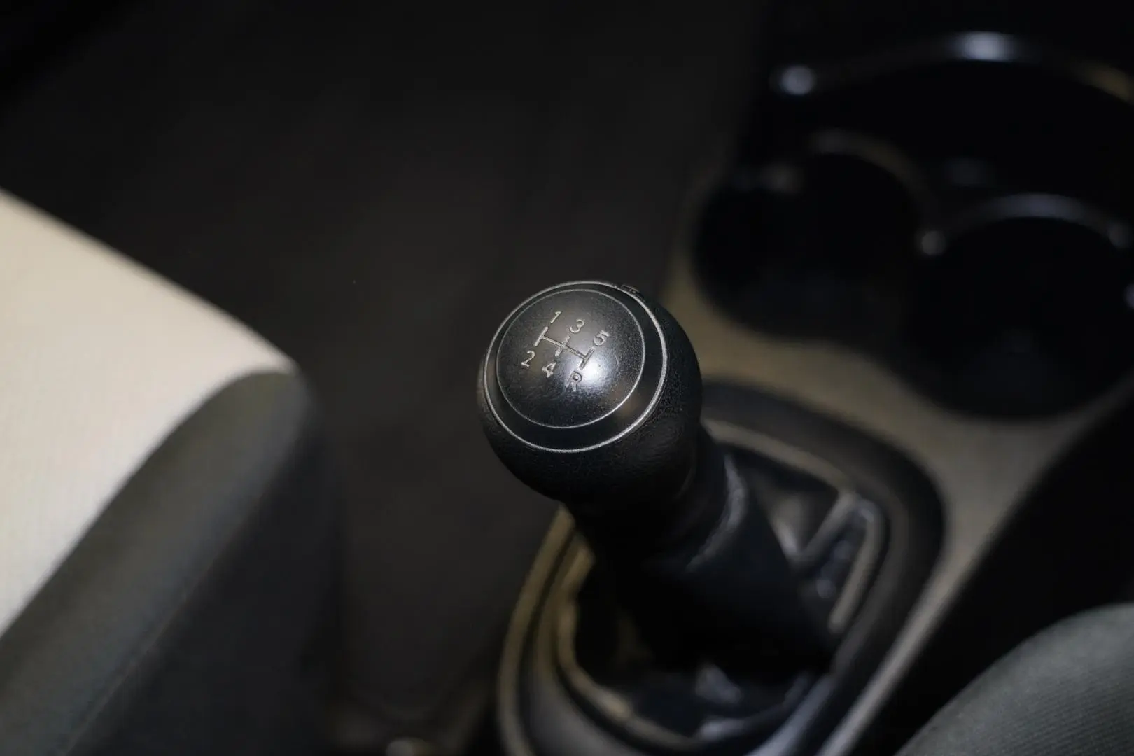 2013 Toyota Yaris Gallery Image 16