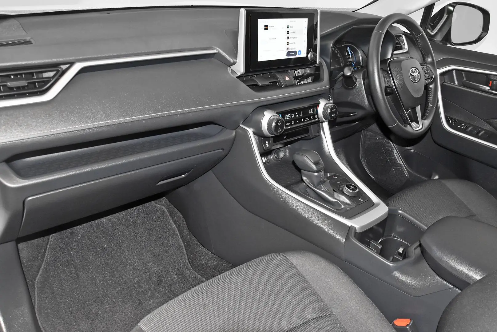 2025 Toyota RAV4 Gallery Image 17