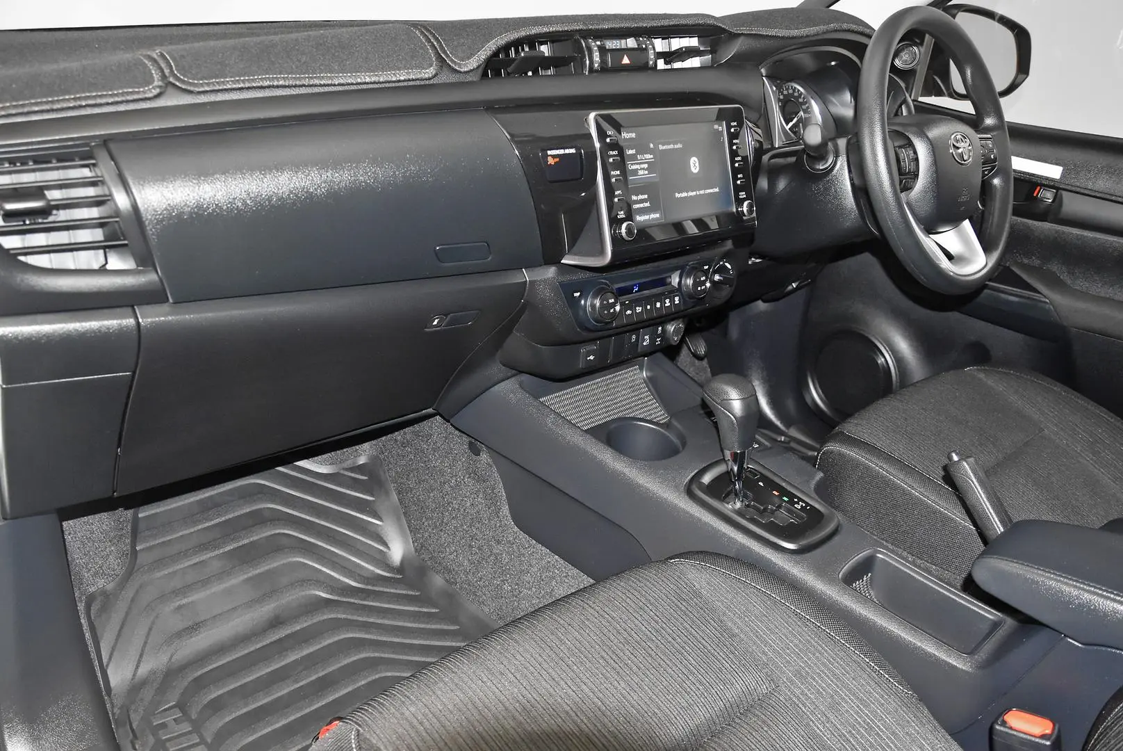 2024 Toyota Hilux Gallery Image 16