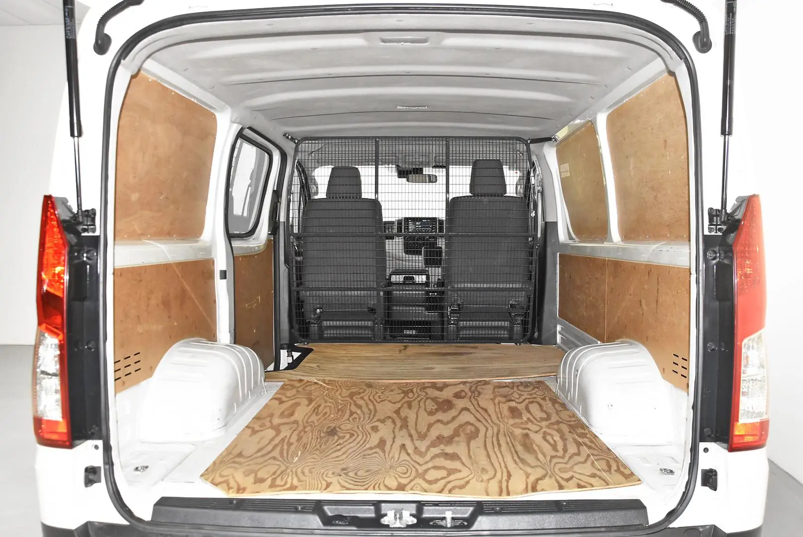 2021 Toyota Hiace Gallery Image 19