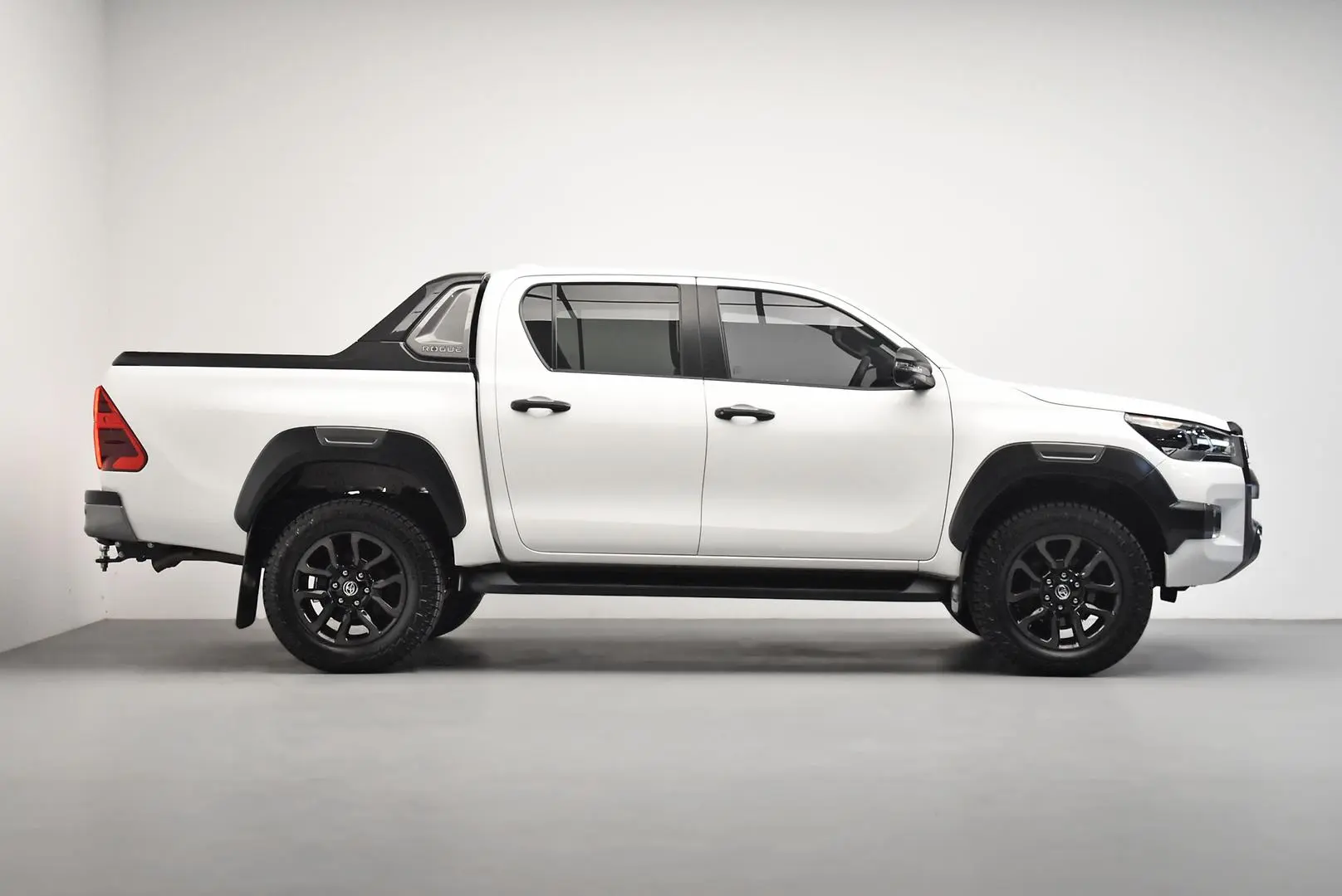 2022 Toyota Hilux Gallery Image 3