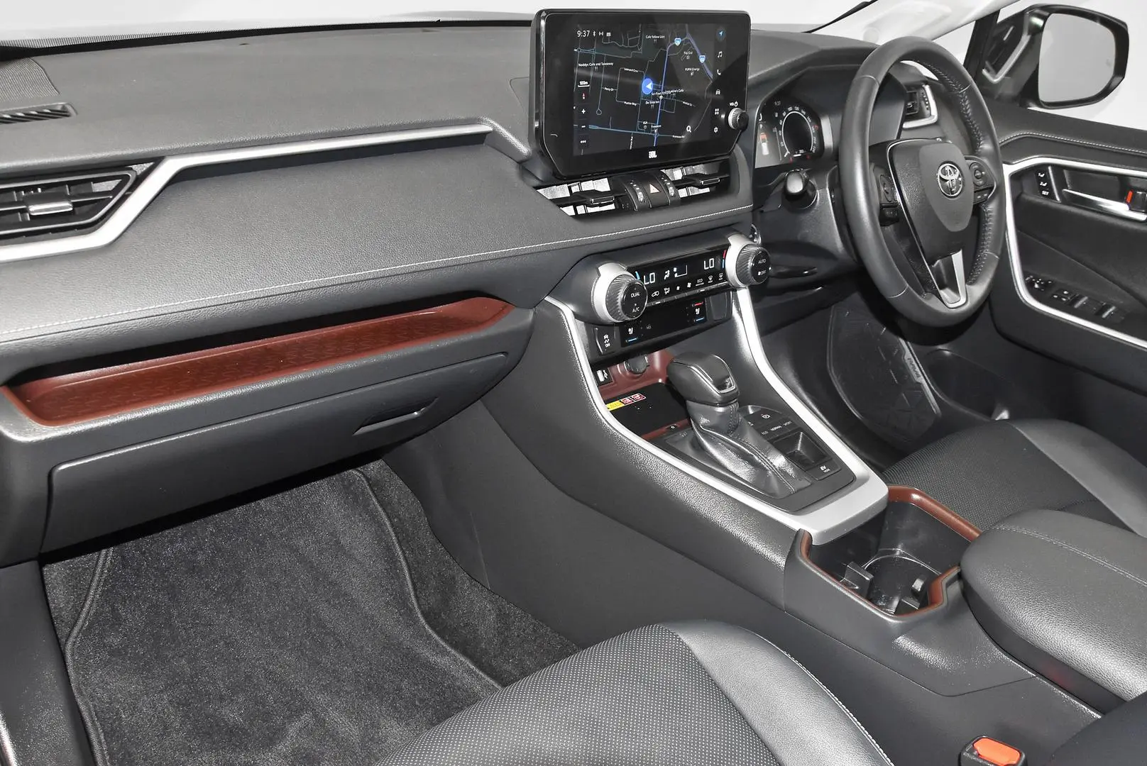 2024 Toyota RAV4 Gallery Image 17