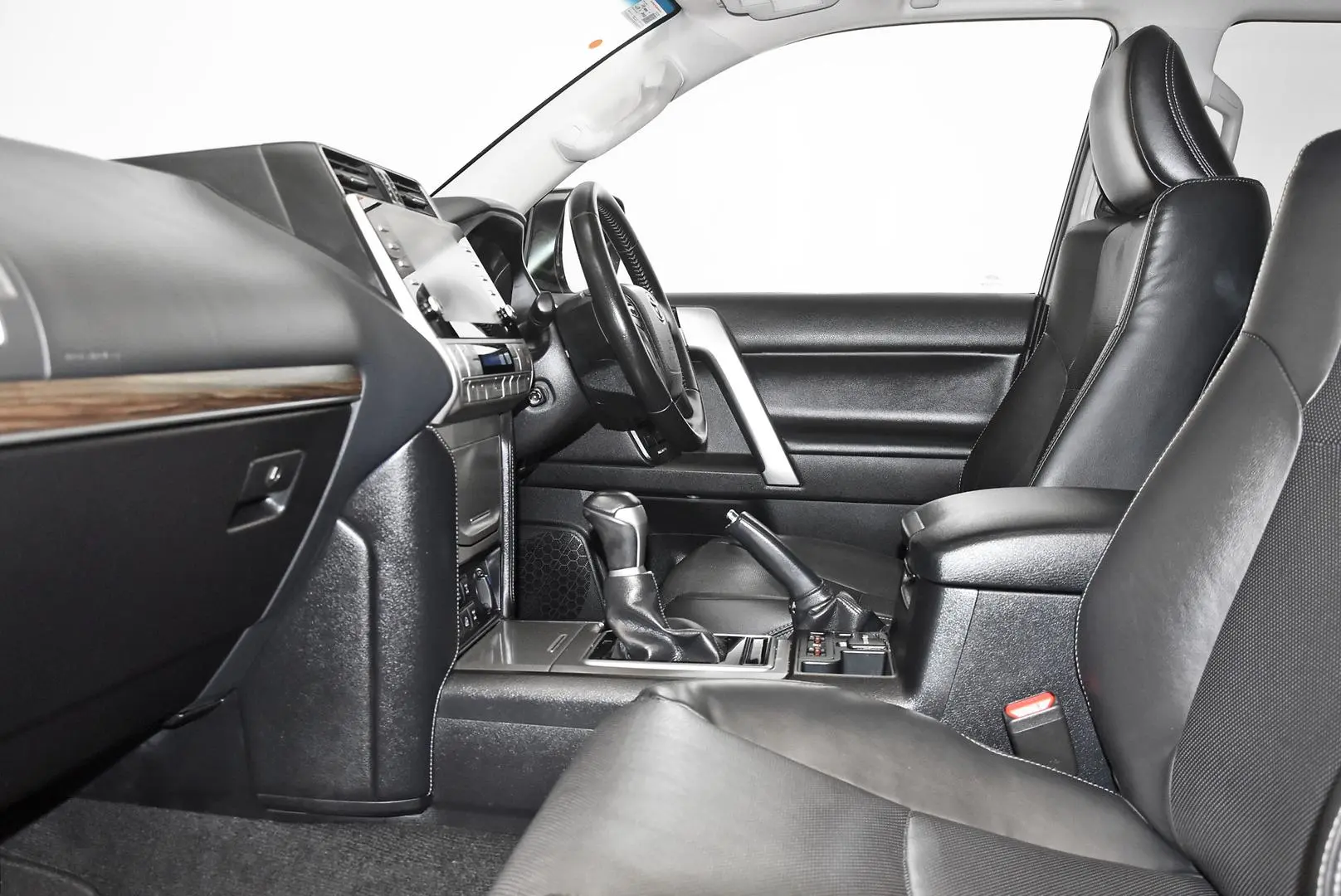 2021 Toyota Landcruiser Prado Gallery Image 16