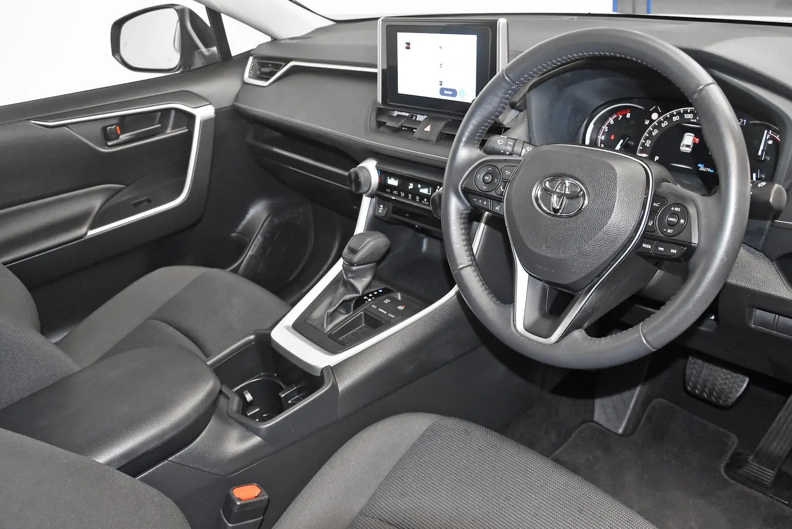 2024 Toyota RAV4 Gallery Image 8
