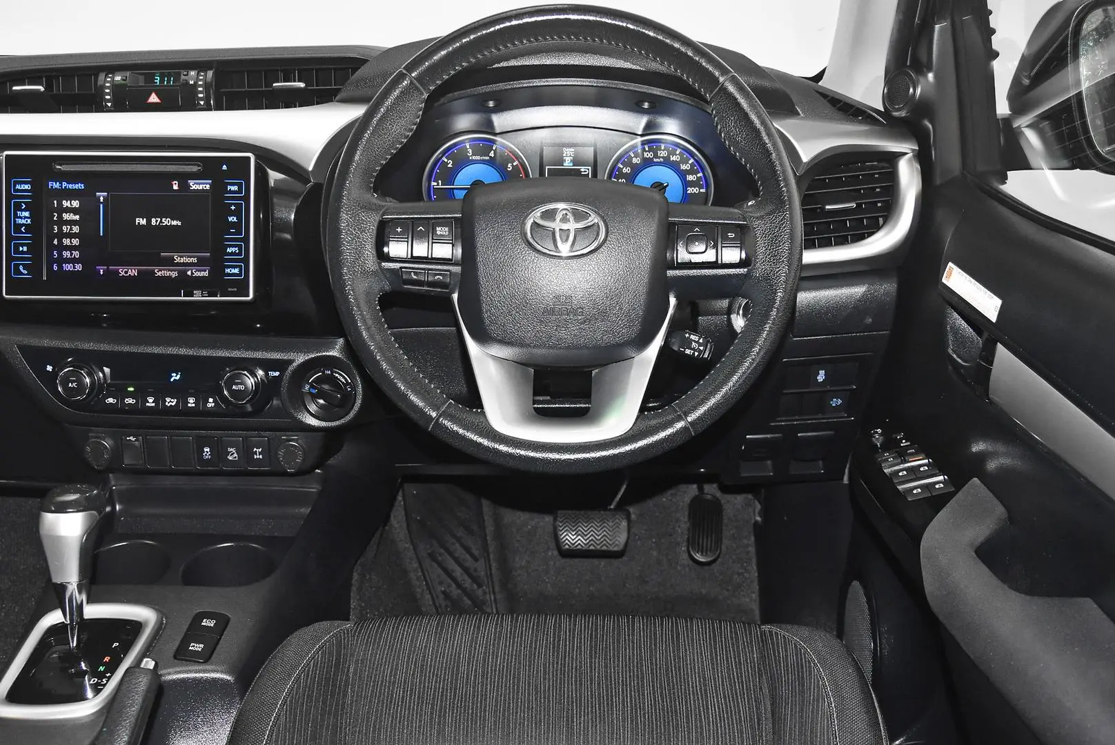 2019 Toyota Hilux Gallery Image 14